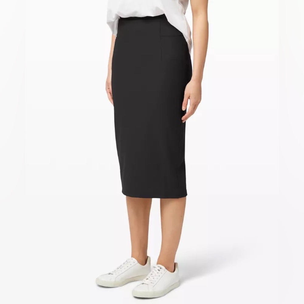 Lululemon New Route Skirt EUC - Black - Size 8